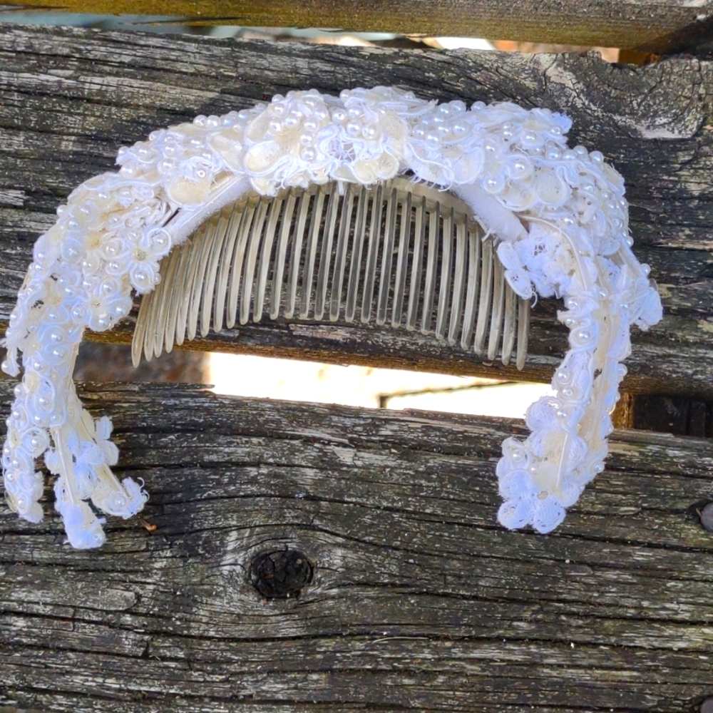 Headpiece by Toni great condition